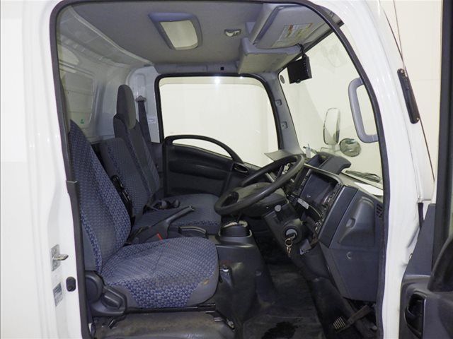 2021 Isuzu Elf Refrigerated and frozen trucks auction photo 6