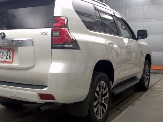 2023 Toyota ランクルプラドW 4WD TX Lパッケージ 7ニン auction photo 5