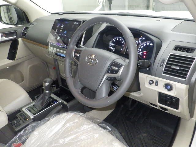 2023 Toyota ランクルプラドW 4WD TX Lパッケージ 7ニン auction photo 3