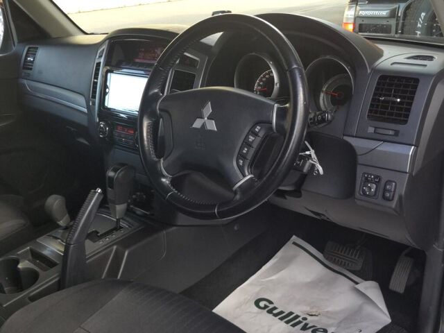 2015 Mitsubishi Pajero Long Exceed 4WD auction photo 3