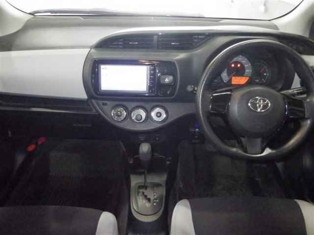 2015 Toyota Vitz 4WD Fスマートスタイル auction photo 3