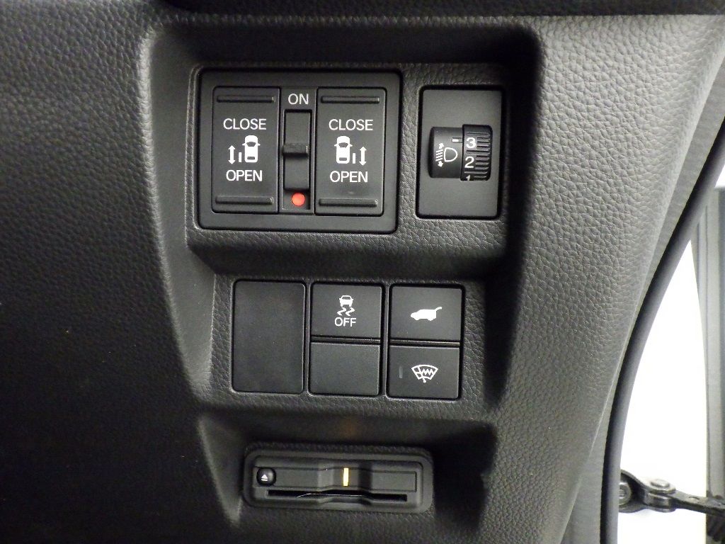 2023 Honda Stepwgn 4WD 8人 auction photo 10