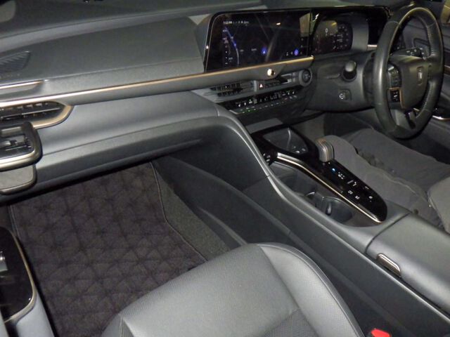 2024 Toyota Crown Sport スポーツZ(HEV) 4WD auction photo 3