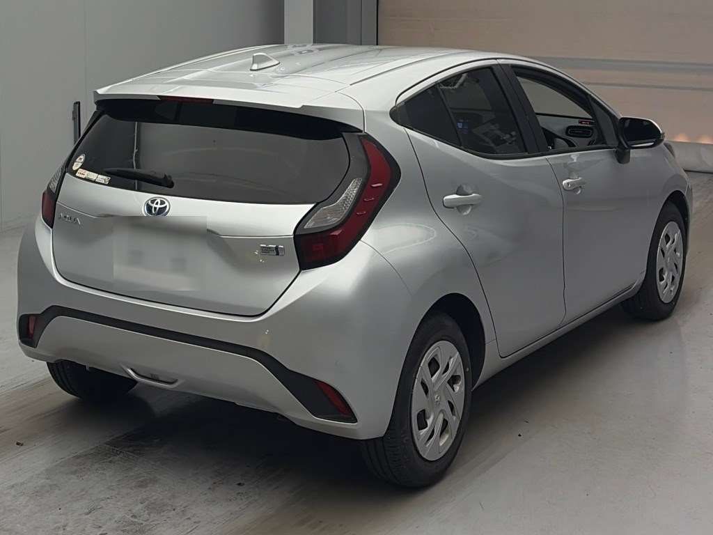2022 Toyota Aqua X auction photo 2