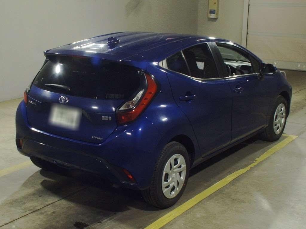 2022 Toyota Aqua X 4WD auction photo 2