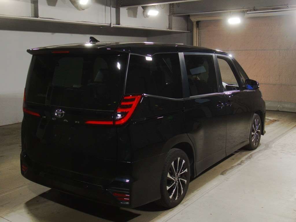2023 Toyota Noah S-Z auction photo 2