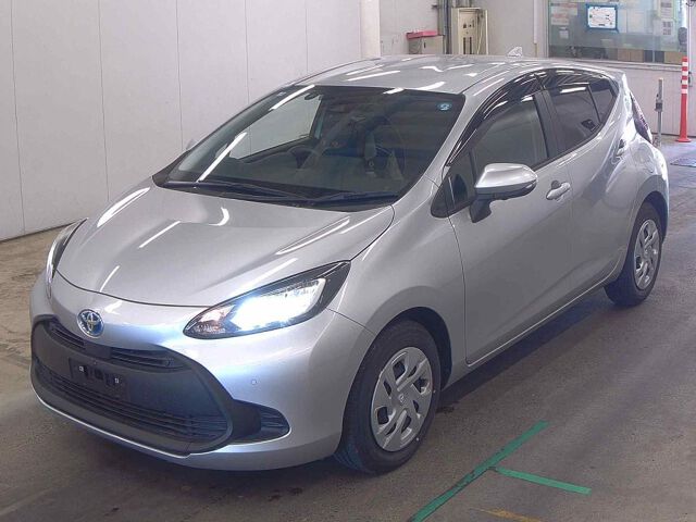 2025 Toyota Aqua X auction photo 4