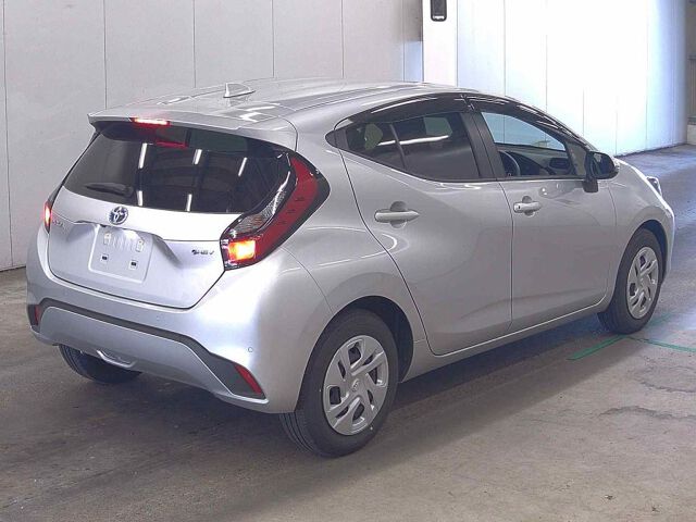 2025 Toyota Aqua X auction photo 5