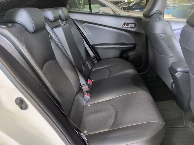 2016 Toyota Prius Aプレミアム auction photo 6
