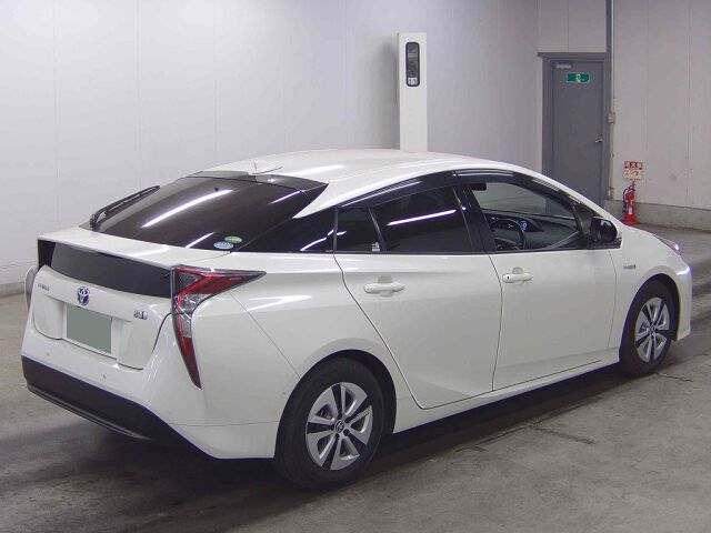 2016 Toyota Prius Aプレミアム auction photo 5