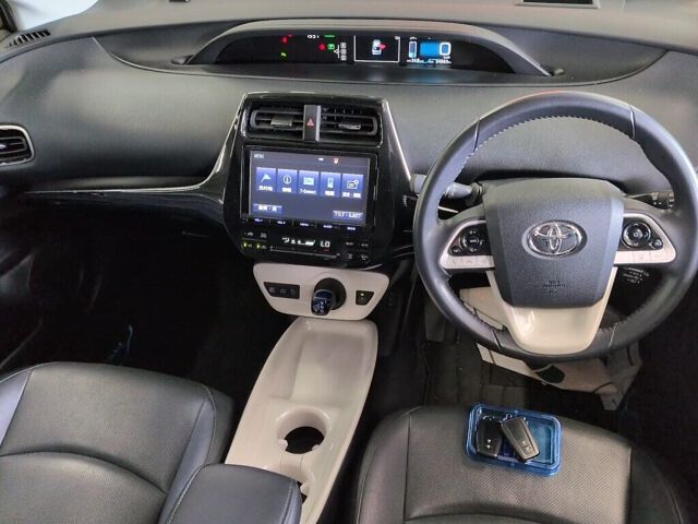2016 Toyota Prius Aプレミアム auction photo 3