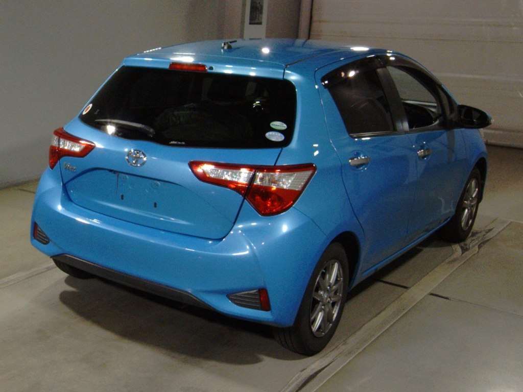 2018 Toyota Vitz F セーフティーエディション auction photo 2