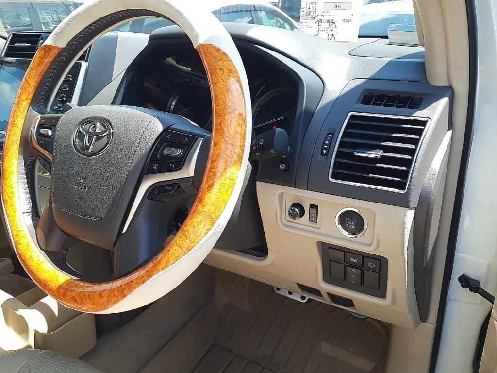 2022 Toyota Land Cruiser Prado TXL Package Matte Bra 4WD auction photo 9