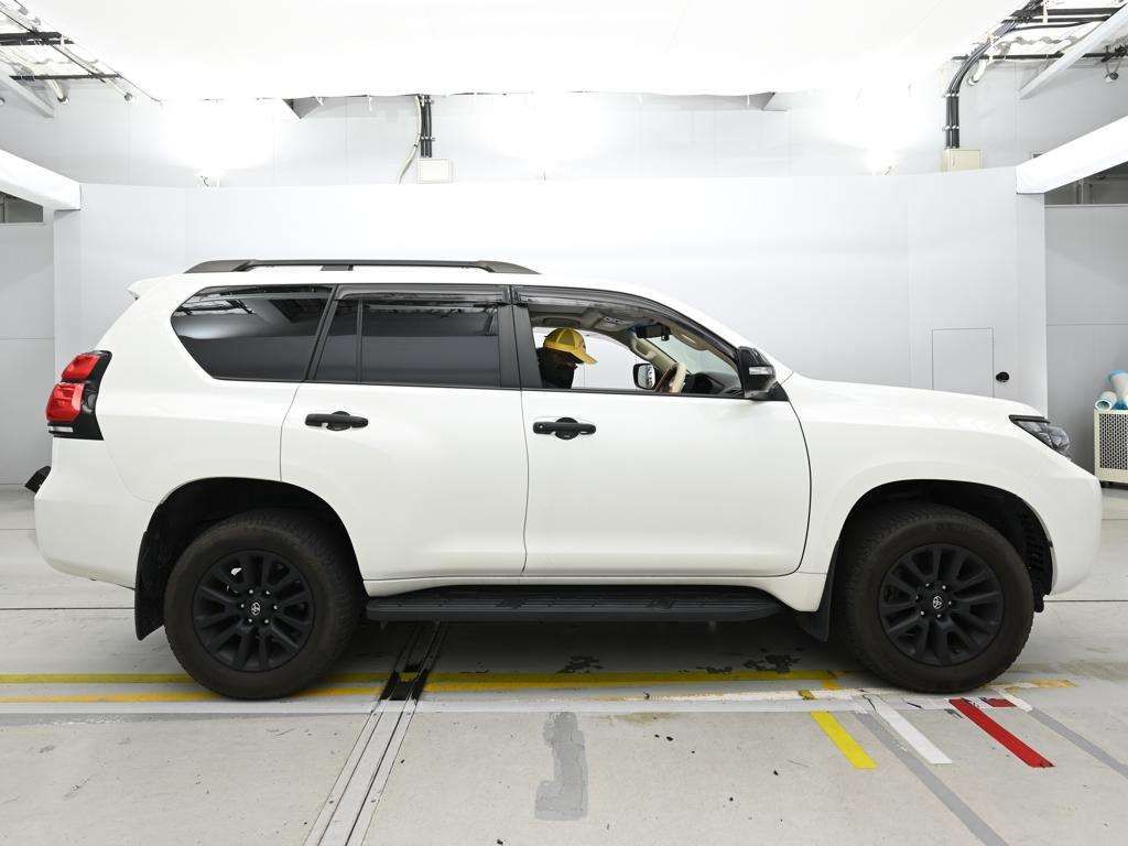 2022 Toyota Land Cruiser Prado TXL Package Matte Bra 4WD auction photo 3