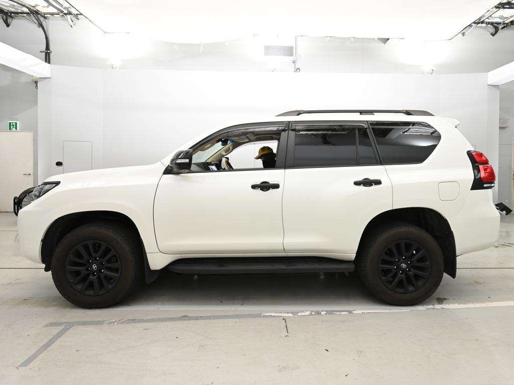 2022 Toyota Land Cruiser Prado TXL Package Matte Bra 4WD auction photo 4