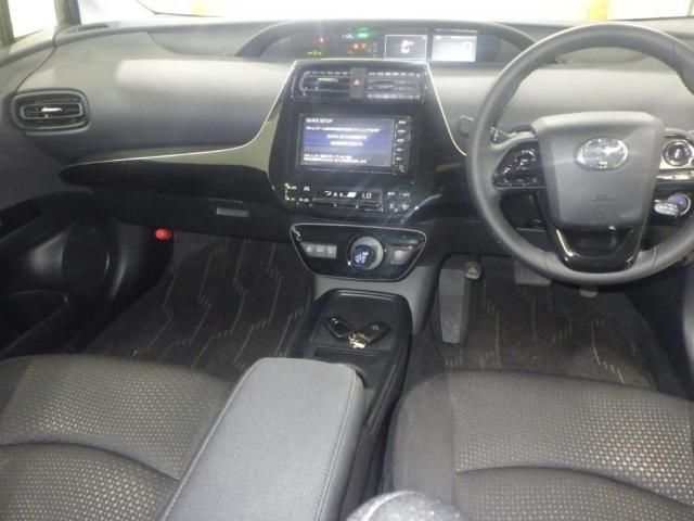 2021 Toyota Prius SセーフティプラスII auction photo 3