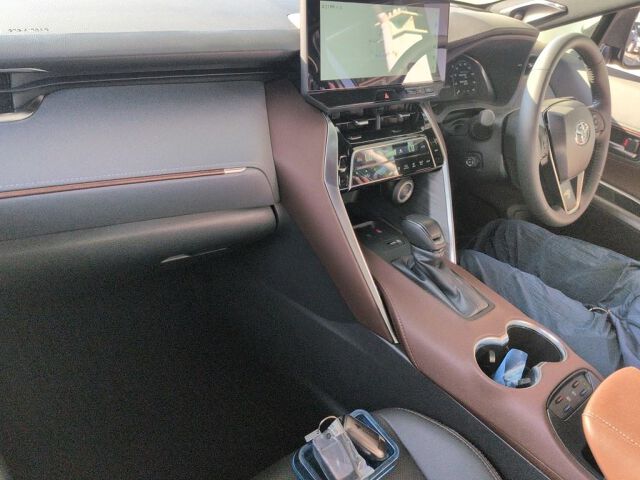2024 Toyota Harrier Z Leather Package auction photo 3