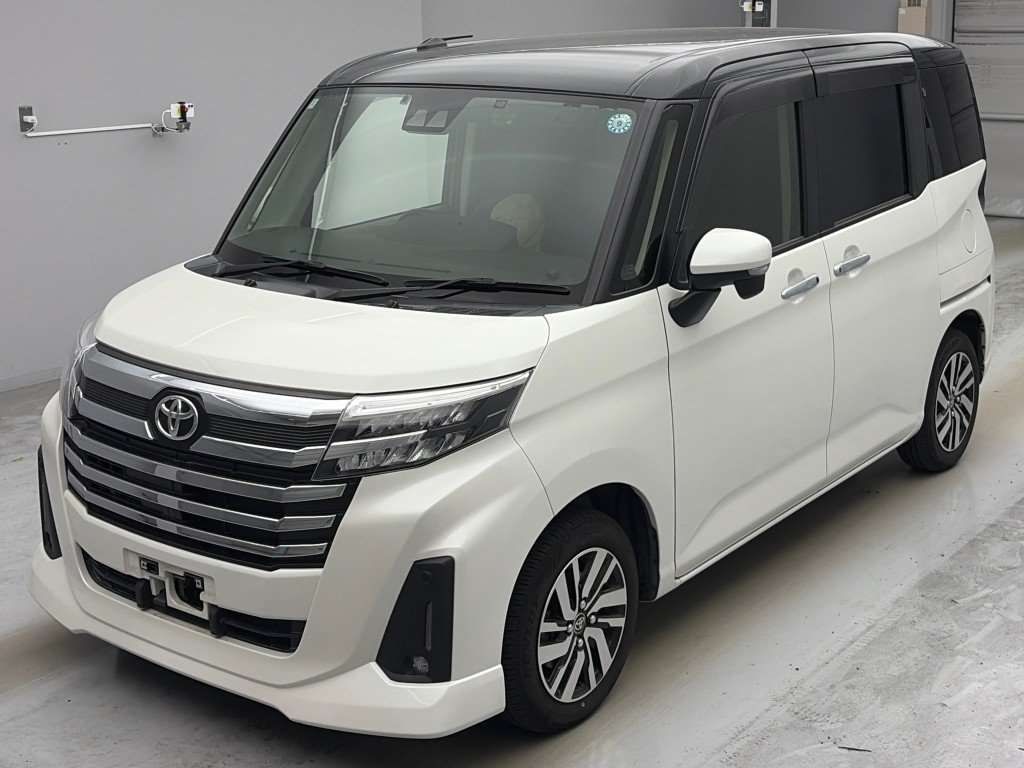 2022 Toyota Roomy Custom G Japan auction vehicle