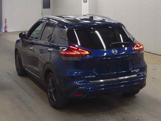 2023 Nissan Kicks X FOUR 4WD auction photo 2