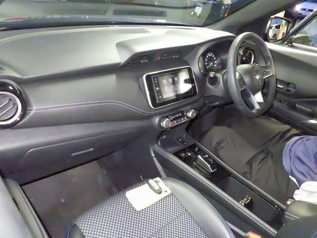 2023 Nissan Kicks X FOUR 4WD auction photo 3