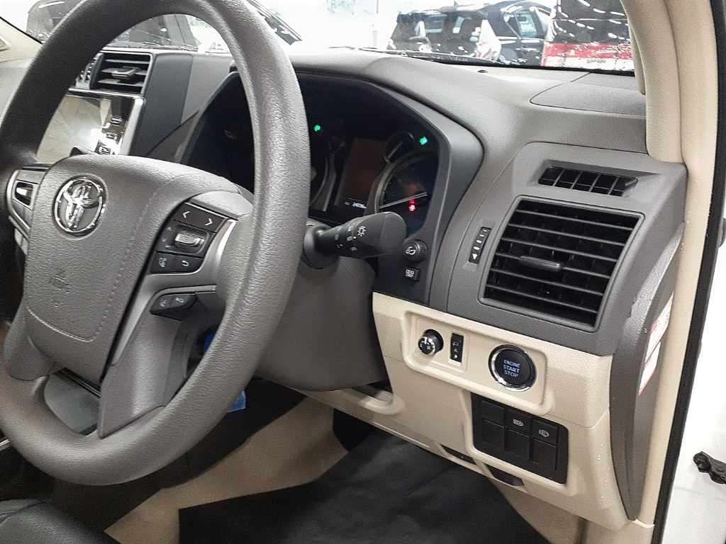 2023 Toyota Land Cruiser Prado TX 4WD auction photo 9