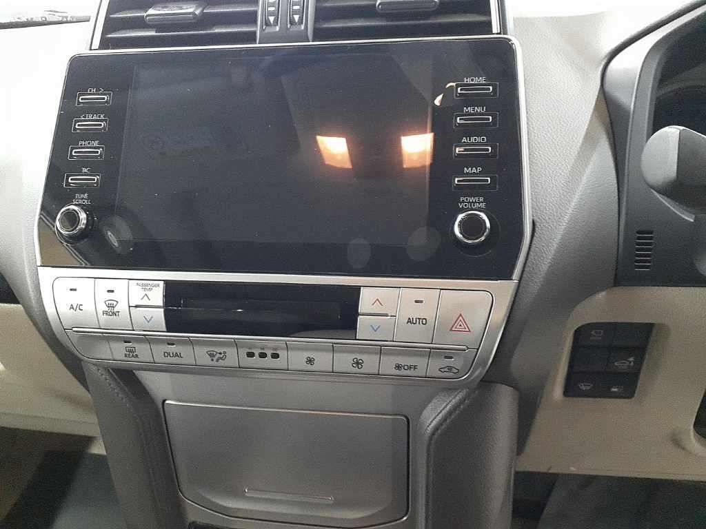 2023 Toyota Land Cruiser Prado TX 4WD auction photo 12