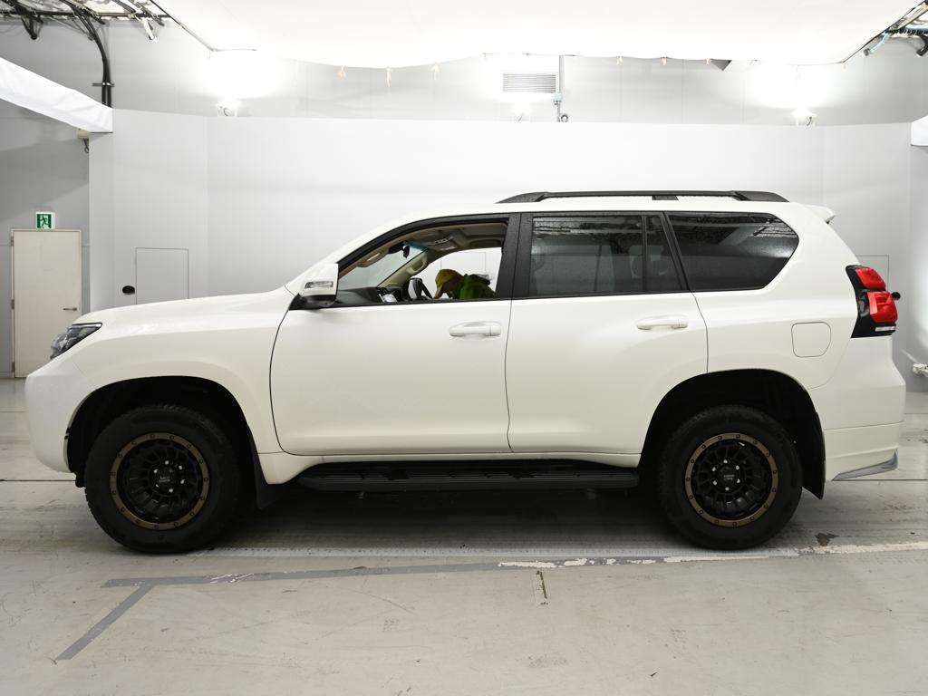 2023 Toyota Land Cruiser Prado TX 4WD auction photo 4
