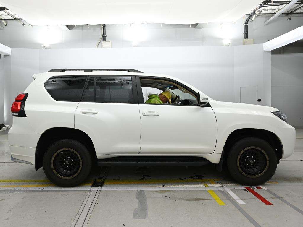 2023 Toyota Land Cruiser Prado TX 4WD auction photo 3