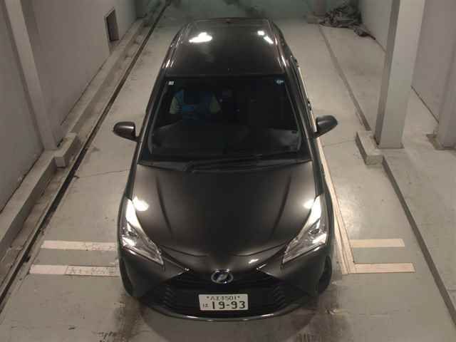 2017 Toyota Vitz Hybrid F auction photo 6