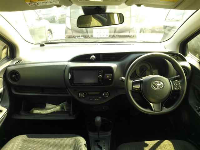 2017 Toyota Vitz Hybrid F auction photo 8