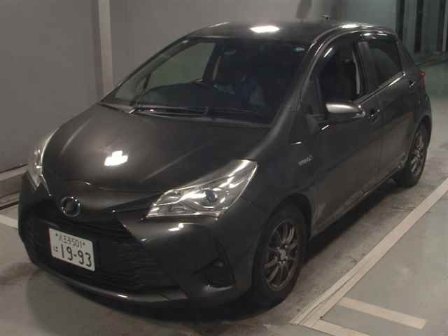 2017 Toyota Vitz Hybrid F auction photo 4