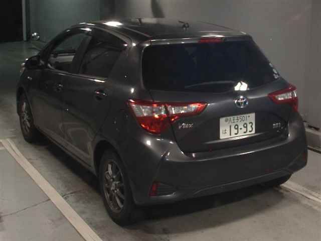 2017 Toyota Vitz Hybrid F auction photo 2