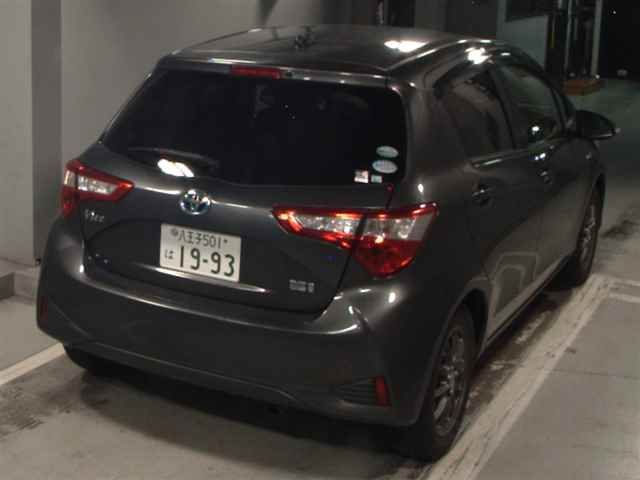 2017 Toyota Vitz Hybrid F auction photo 5