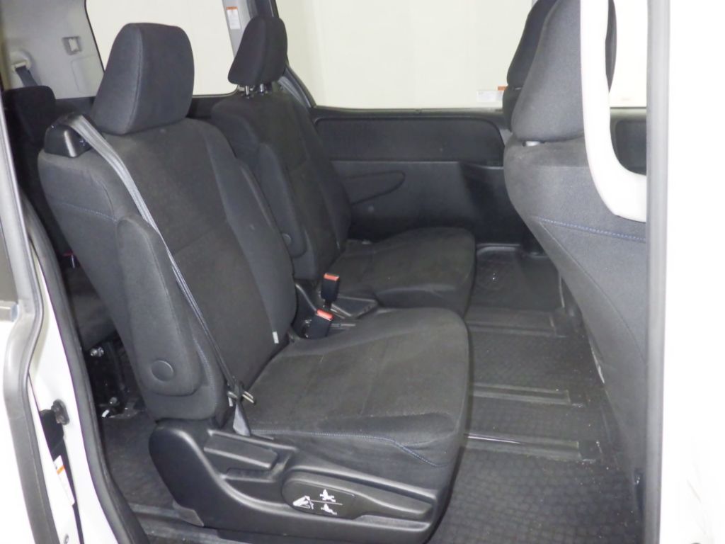 2014 Toyota Voxy V 7人 auction photo 7