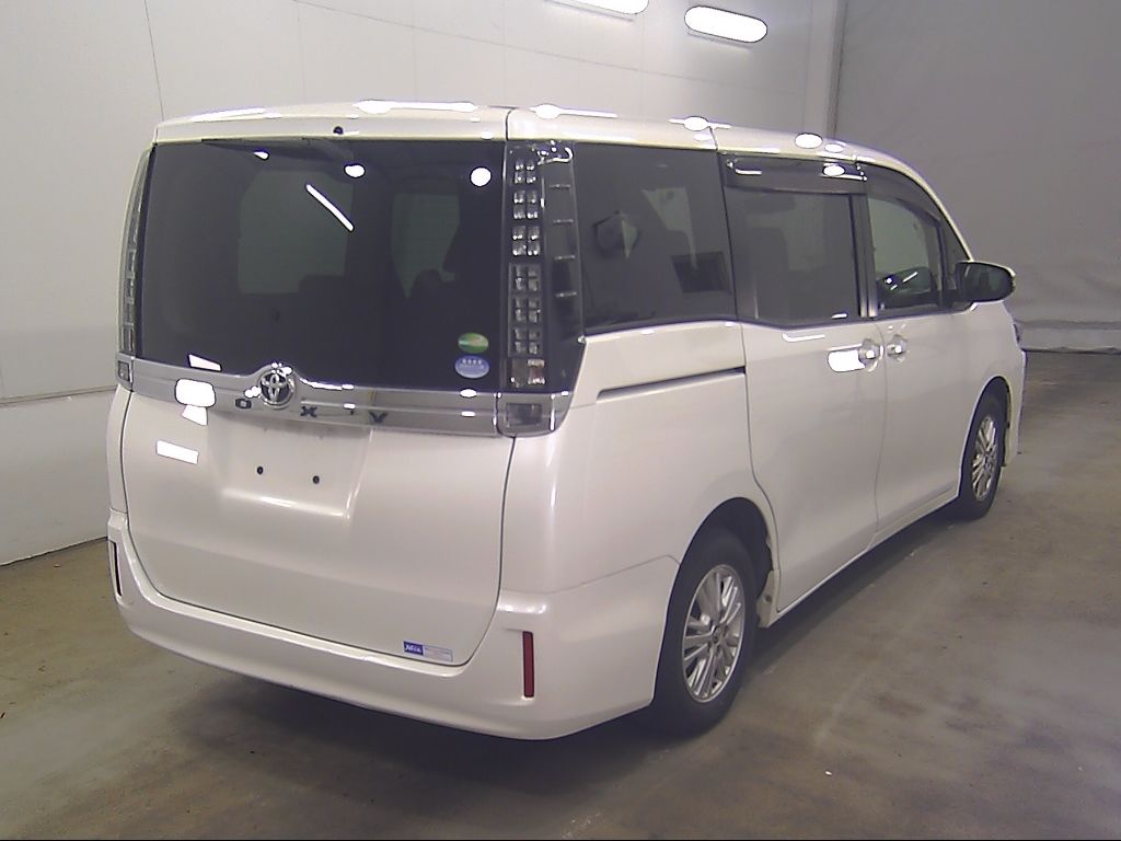 2014 Toyota Voxy V 7人 auction photo 2