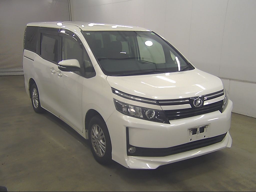 Japan Auction Vehicles 9 2014 Toyota Voxy V 7人 auction photo