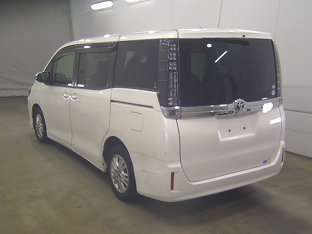 2014 Toyota Voxy V 7人 auction photo 5