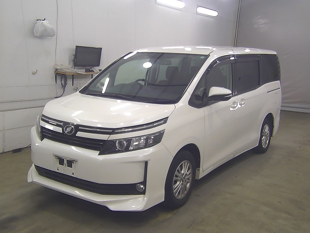 2014 Toyota Voxy V 7人 auction photo 4