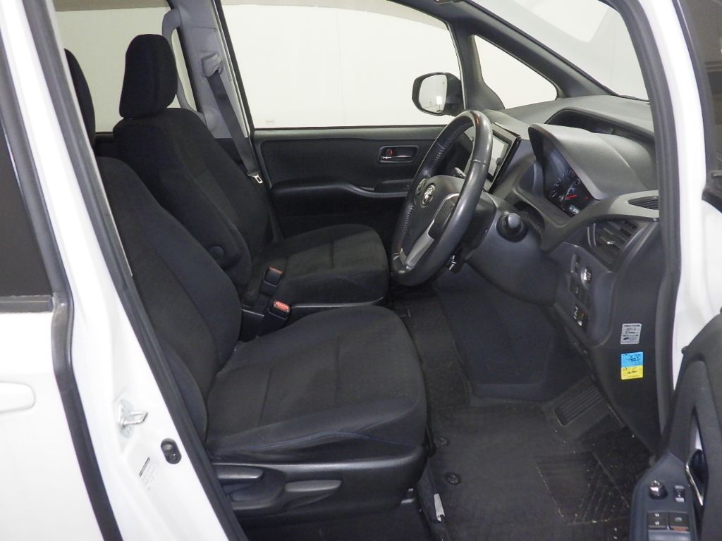2014 Toyota Voxy V 7人 auction photo 6