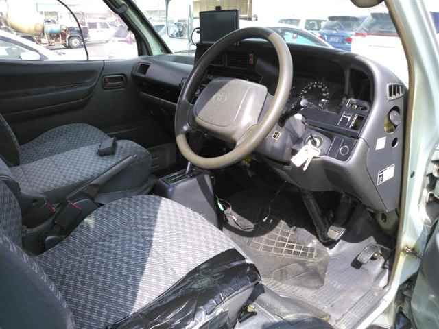 2002 Toyota Hiace DX GL Package auction photo 3