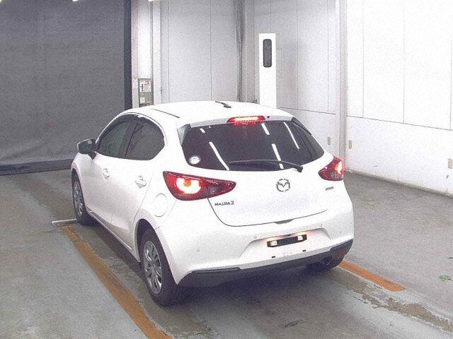 2021 Mazda 2 15S auction photo 2