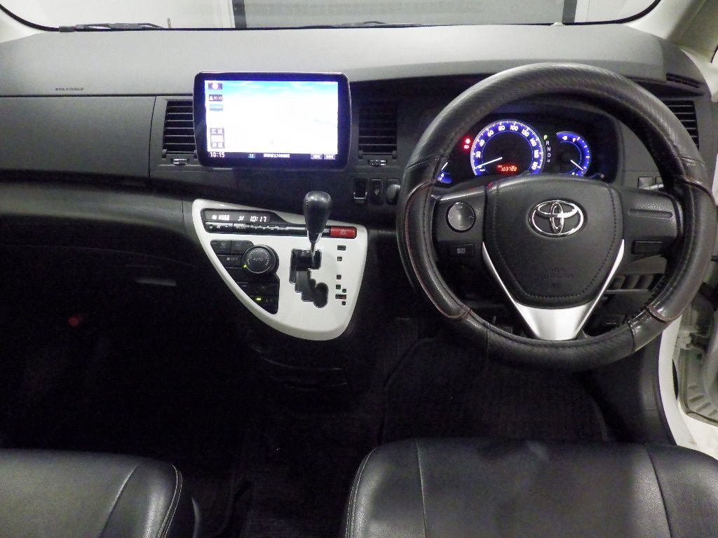 2016 Toyota Isis Platana V Selection Blanc auction photo 3