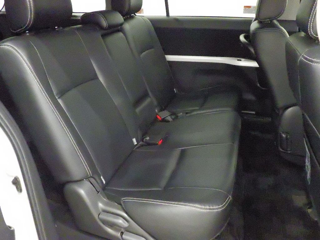2016 Toyota Isis Platana V Selection Blanc auction photo 7