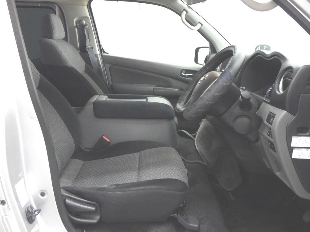 2016 Nissan NV350 Caravan Premium GX Emergency Brake Package, 1 ton, 5 passengers auction photo 6