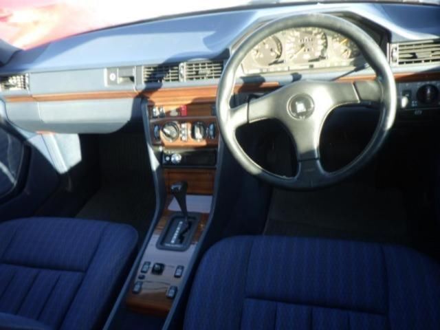 1993 Mercedes-Benz E-Class E220 auction photo 3