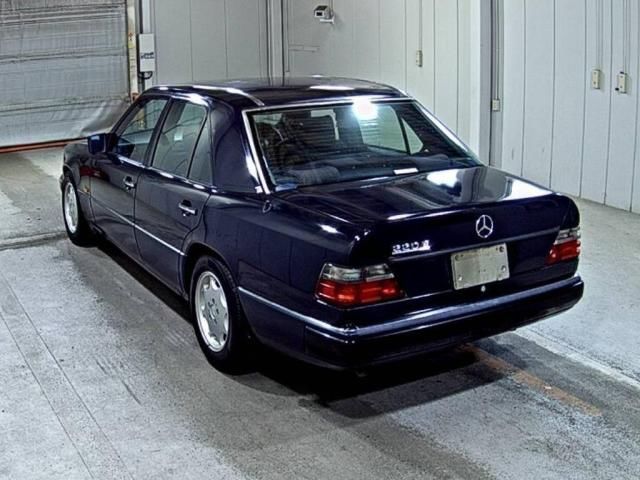 1993 Mercedes-Benz E-Class E220 auction photo 2