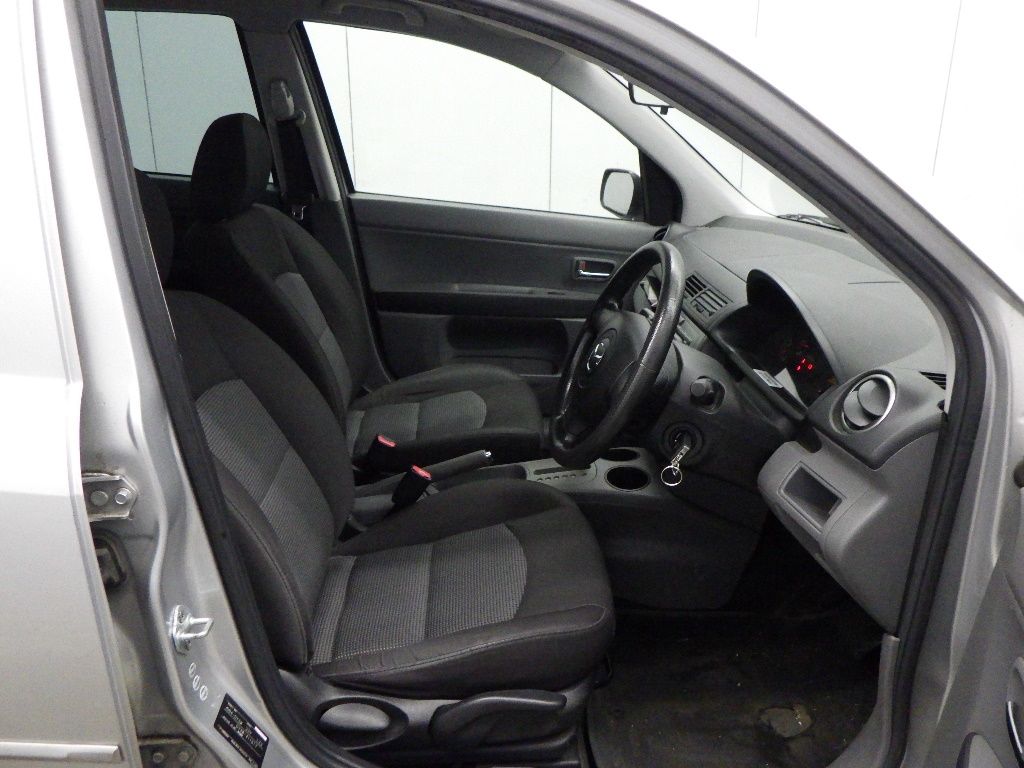 2005 Mazda Demio auction photo 6