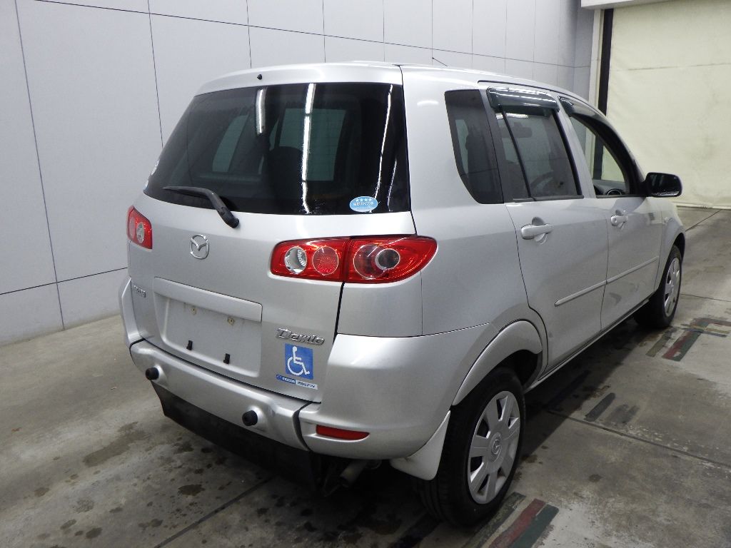 2005 Mazda Demio auction photo 2