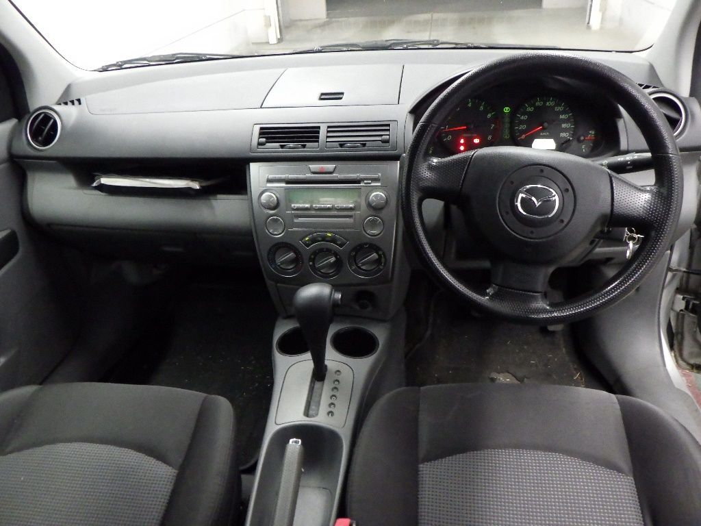 2005 Mazda Demio auction photo 3