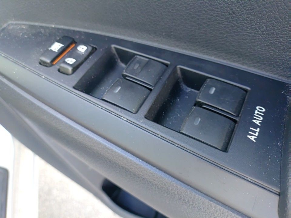 2017 Toyota カローラ アクシオ auction photo 14